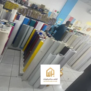 فني تركيب ورق جدران في الدمام