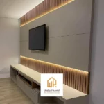 بديل الخشب خلف شاشة بلازما